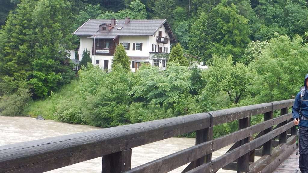Tal an der Salzach bei strömendem Regen, unterwegs am Jakobsweg
